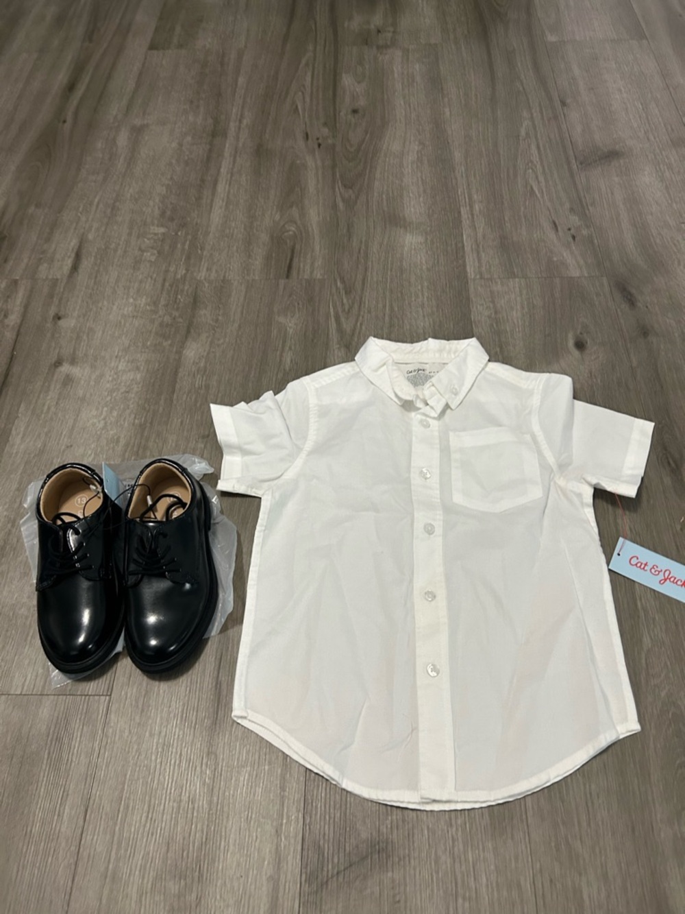 Cat & Jack White Short Sleeve Button-Down Shirt and shoes